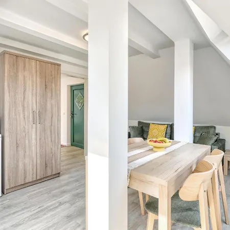 3 Bedroom Stunning In 아파트