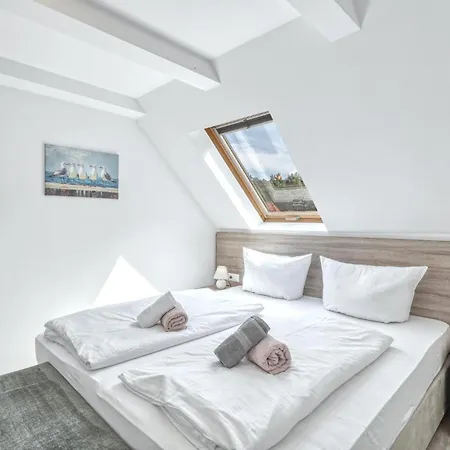 3 Bedroom Stunning In 아파트 *