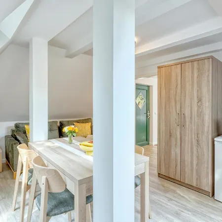 3 Bedroom Stunning In *